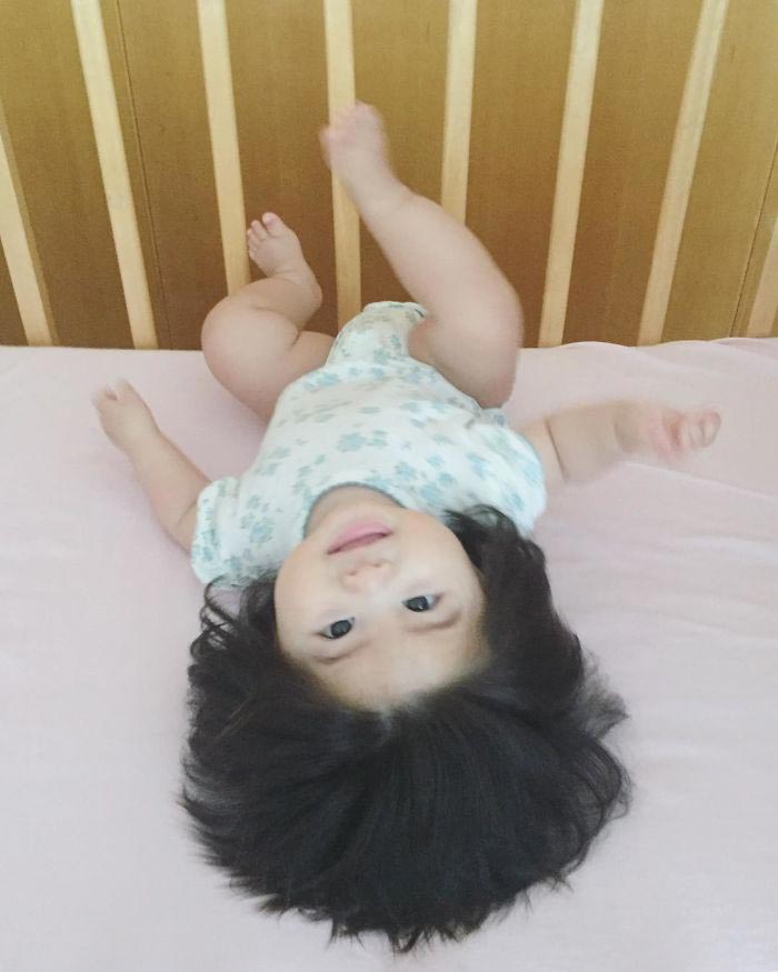 маленькая девочка с длинными волосами, родилась с длинными волосами, Чанко, baby Chanco? новорожденная с длинными волосами