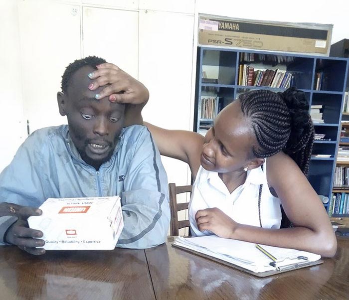 Женщина нашла друга детства который стал наркоманом, Патрика Хинга, Patrick Hinga