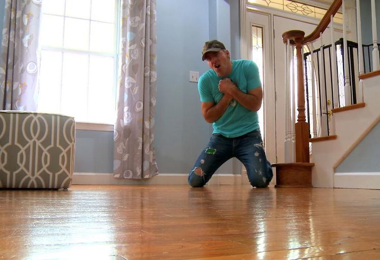 хозяин сымитировал смерть перед котом, что будет делать кошка после смерти, эксперимент над кошкой