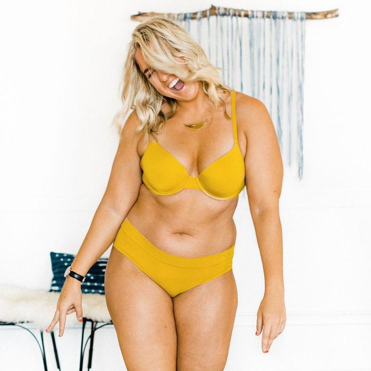 тролли написали, ответ троллям, девушка не заслужила такого парня, полная девушка