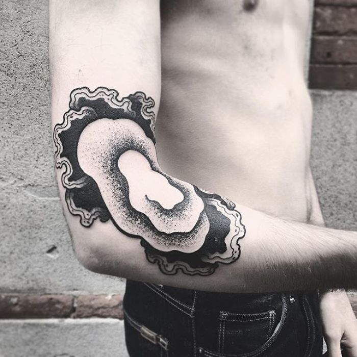 татуировки раскрывают всю свою мощь если выпрямить ногу или руку, Век Ван Хиллик, Vek Van Hillik