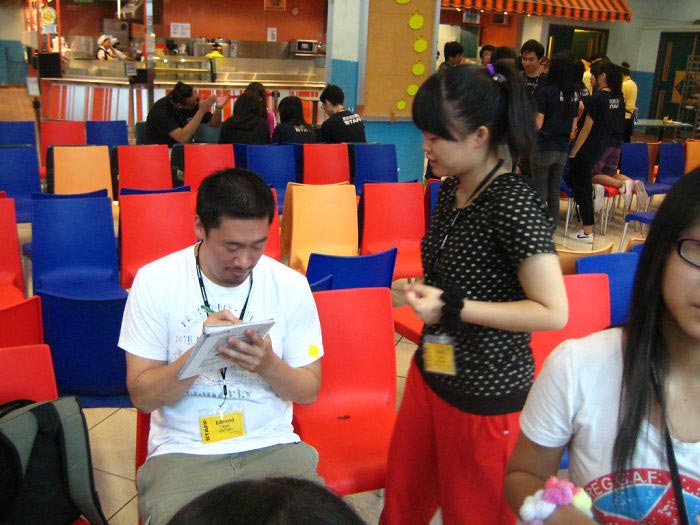 25 выводящих из себя вещей, которые люди продолжают делать в общественных местах раздражающие вещи, вещи раздражают, выводящие из себя вещи, люди делают в общественных местах