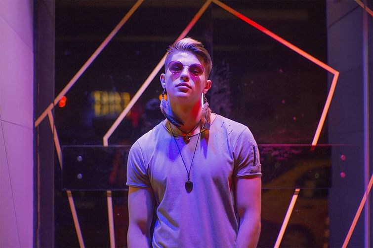 Болгарский художник создаёт невероятные иллюстрации, которые светятся изнутри художник создаёт иллюстрации которые светятся изнутри, Ангел Ганев, Angel Ganev