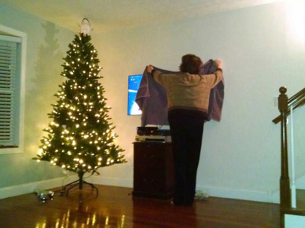 родители ведут себя со своими взрослыми детьми как с маленькими, родители думают что их взрослые дети маленькие 