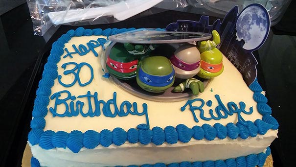 родители ведут себя со своими взрослыми детьми как с маленькими, родители думают что их взрослые дети маленькие 