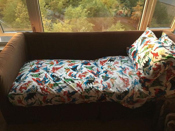 родители ведут себя со своими взрослыми детьми как с маленькими, родители думают что их взрослые дети маленькие 