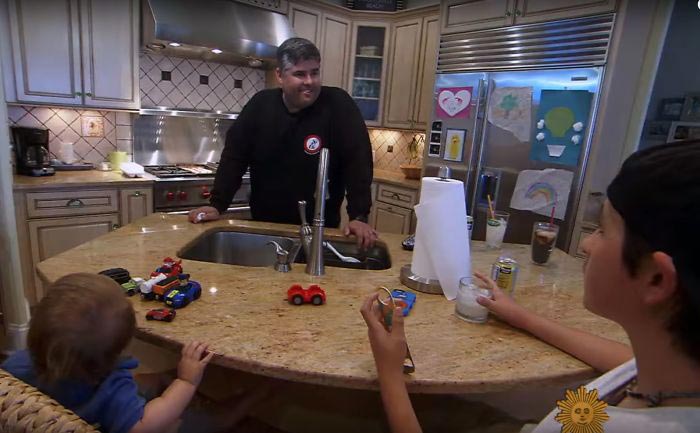 Мужчина нашёл украденный кошелек с обручальным кольцом, Джимми Гиллес, Риверс Пратер