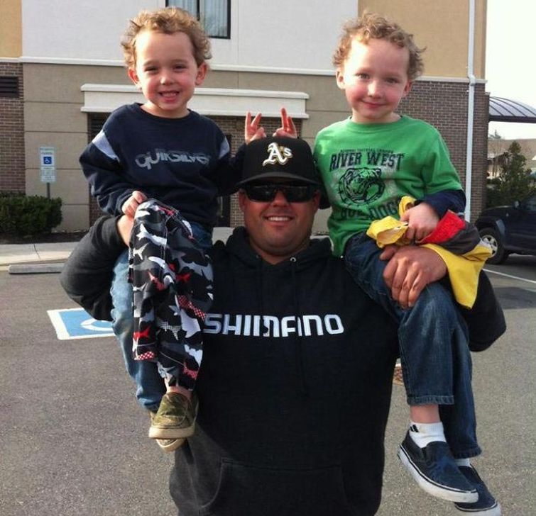 Мужчина нашёл украденный кошелек с обручальным кольцом, Джимми Гиллес, Риверс Пратер