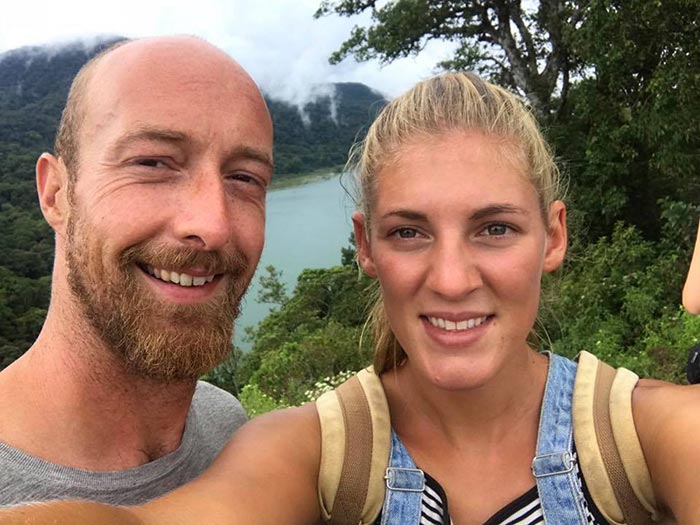 Эта пара превратила старый грузовик в дом на колесах, и он выглядит лучше многих квартир грузовик в дом на колесах, переделали грузовик в дом на колесах, дом на колёсах своими руками, превращение грузовика в дом на колёсах