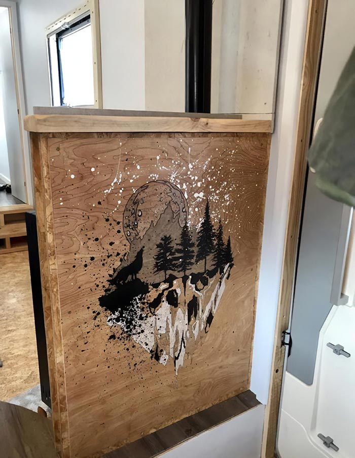 Эта пара превратила старый грузовик в дом на колесах, и он выглядит лучше многих квартир грузовик в дом на колесах, переделали грузовик в дом на колесах, дом на колёсах своими руками, превращение грузовика в дом на колёсах