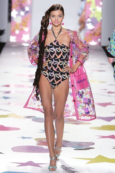 Как выглядели модели когда в первый раз вышли на подиум