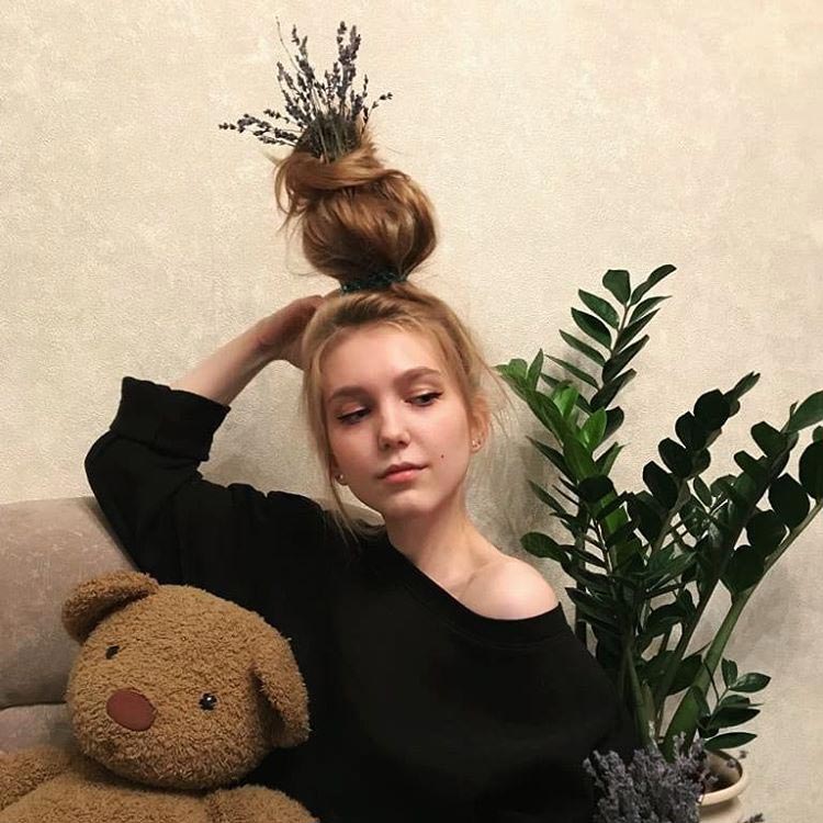 Волосы в виде цветочной вазы, flower vase hair, Тейлор Р, Taylor R