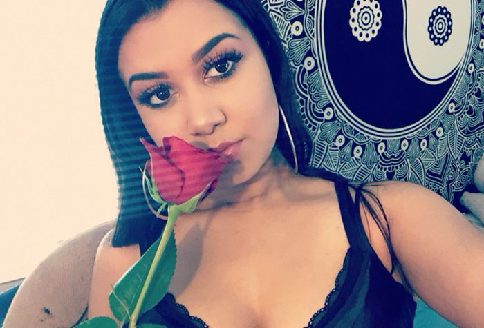 собака притворяется бездомной, собака прикидывается бездомной, собака притворяется бездомной выпрашивает еду, собака выпрашивает еду