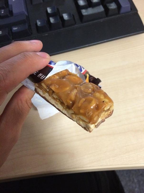 люди забыли что-то  сделать и это вылилось в курьёзные и смешные ситуации