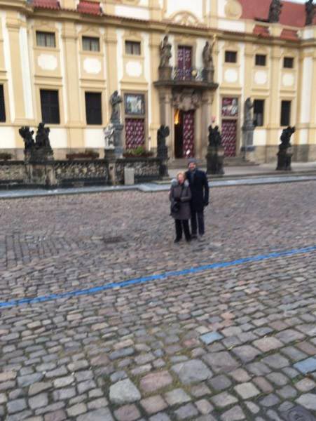 попросили незнакомца сфотографировать, доверять незнакомцам фотографировать, незнакомцы сфотографировали, смешные фото незнакомцев