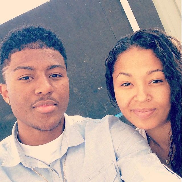 великолепно выглядящие мамы, где мама а где дочь, маму не отличить от дочери, мамы выглядят молодо