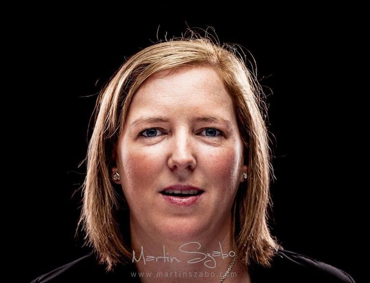 люди воздуходувка, воздуходувка в лицо, фотограф воздуходувка в лицо, фото людей поток воздуха