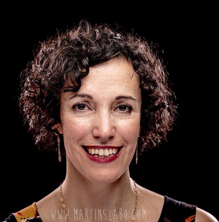 люди воздуходувка, воздуходувка в лицо, фотограф воздуходувка в лицо, фото людей поток воздуха