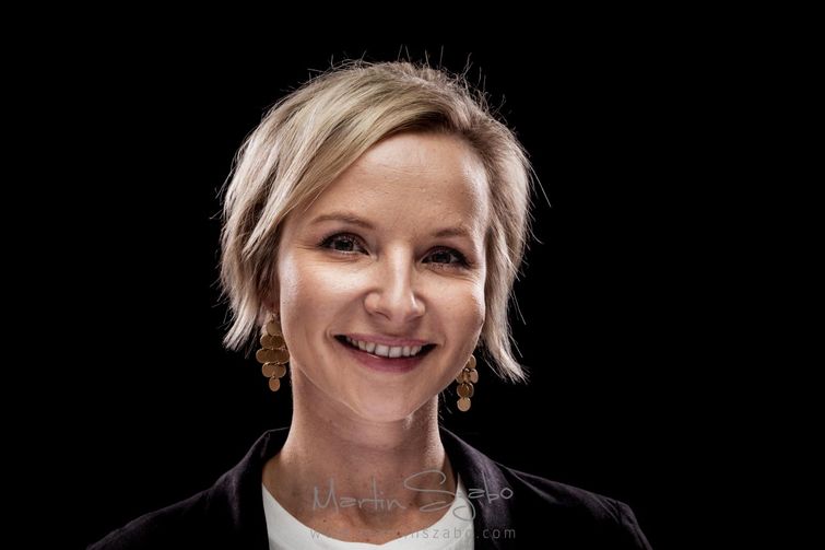 люди воздуходувка, воздуходувка в лицо, фотограф воздуходувка в лицо, фото людей поток воздуха