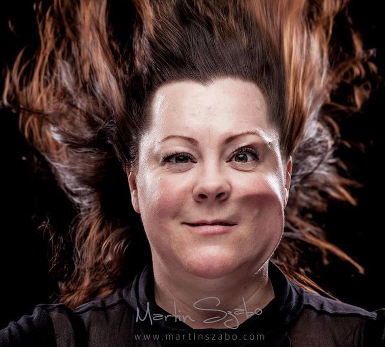 люди воздуходувка, воздуходувка в лицо, фотограф воздуходувка в лицо, фото людей поток воздуха