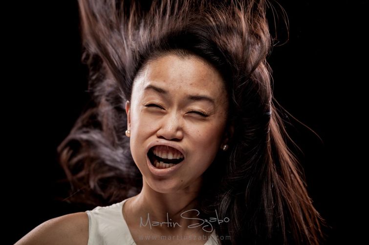 люди воздуходувка, воздуходувка в лицо, фотограф воздуходувка в лицо, фото людей поток воздуха