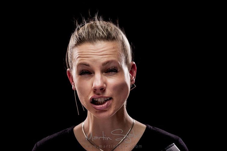 люди воздуходувка, воздуходувка в лицо, фотограф воздуходувка в лицо, фото людей поток воздуха