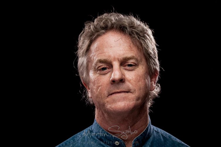 люди воздуходувка, воздуходувка в лицо, фотограф воздуходувка в лицо, фото людей поток воздуха