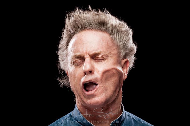 люди воздуходувка, воздуходувка в лицо, фотограф воздуходувка в лицо, фото людей поток воздуха