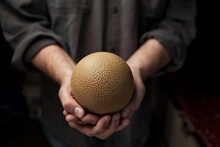 Японцы полируют грязевые шарики, японцы полируют шары из грязи