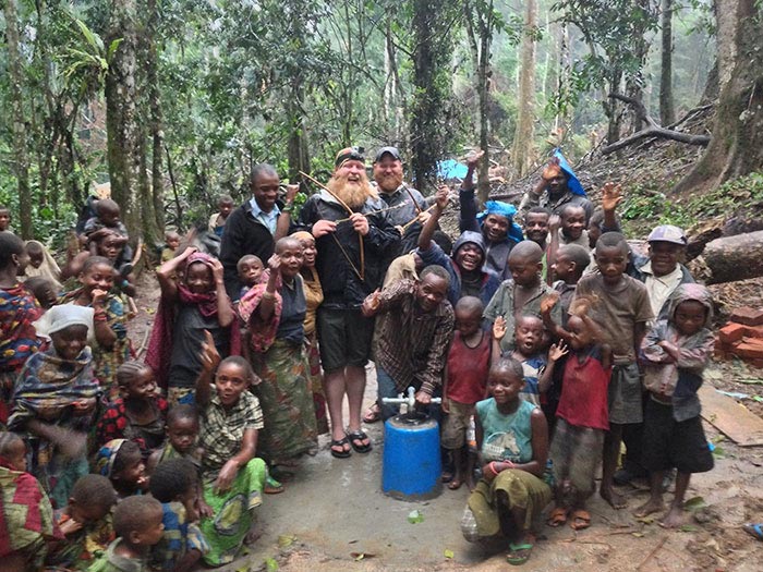 боец UFC рабство в Конго, Джастин Рен, Джастин Верн рабство, Джастин Верн Конго