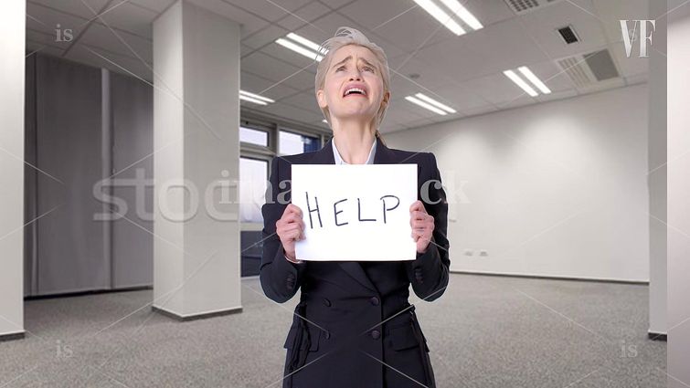 Эмилия Кларк стоковые фото, Эмилия Кларк воссоздала стоковые фото, Эмилия Кларк офисные фотографии, Эмилия Кларк  в офисе