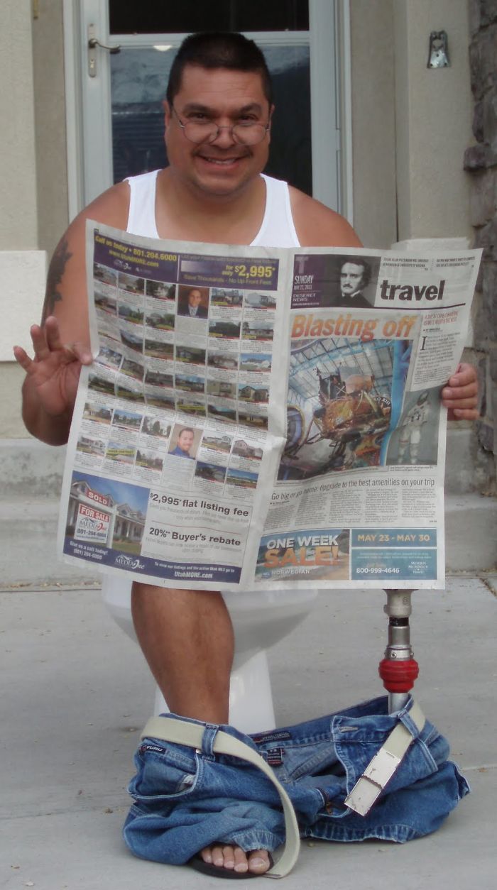 Смущенный сын просит отца не провожать его до школьного автобуса, но тот его не послушал Смущенный сын просит отца не провожать его до школьного автобуса, Рейн Прайс, Rain Price