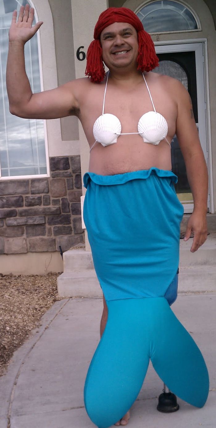 Смущенный сын просит отца не провожать его до школьного автобуса, но тот его не послушал Смущенный сын просит отца не провожать его до школьного автобуса, Рейн Прайс, Rain Price