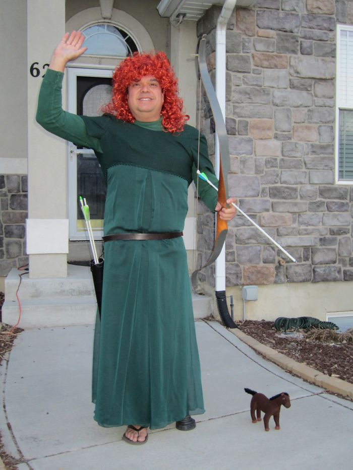 Смущенный сын просит отца не провожать его до школьного автобуса, но тот его не послушал Смущенный сын просит отца не провожать его до школьного автобуса, Рейн Прайс, Rain Price