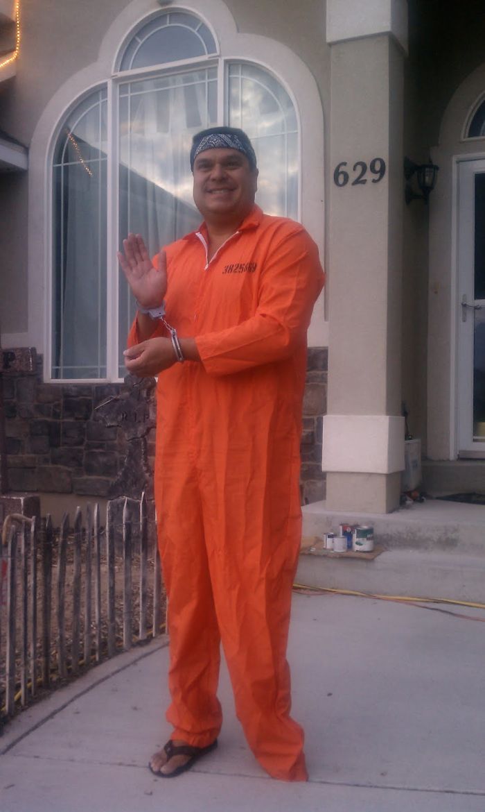 Смущенный сын просит отца не провожать его до школьного автобуса, но тот его не послушал Смущенный сын просит отца не провожать его до школьного автобуса, Рейн Прайс, Rain Price