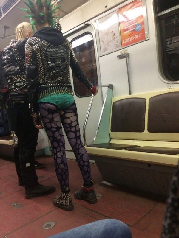 25 странных людей и необычных вещей, которые можно встретить в метро странные люди в метро, необычные вещи которые можно встретить в метро