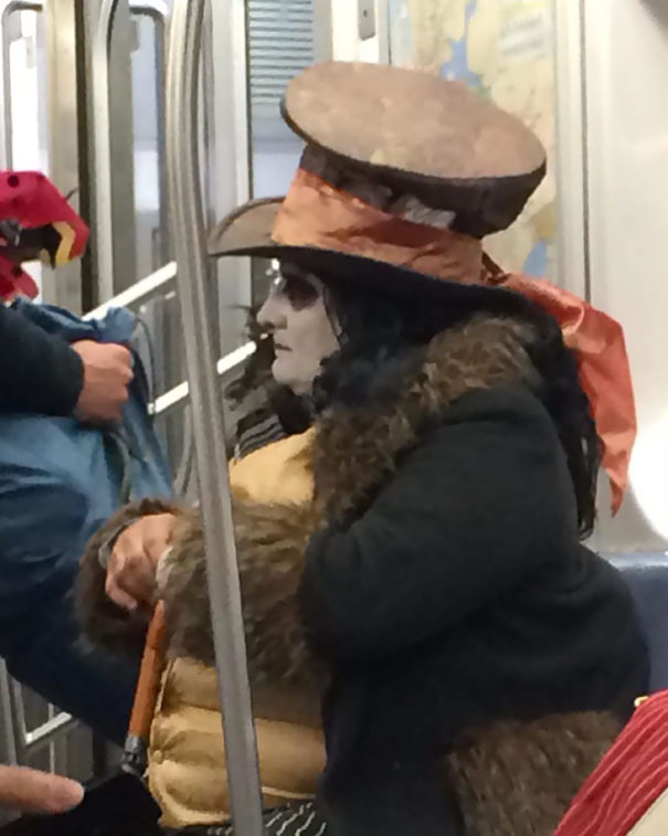 25 странных людей и необычных вещей, которые можно встретить в метро странные люди в метро, необычные вещи которые можно встретить в метро