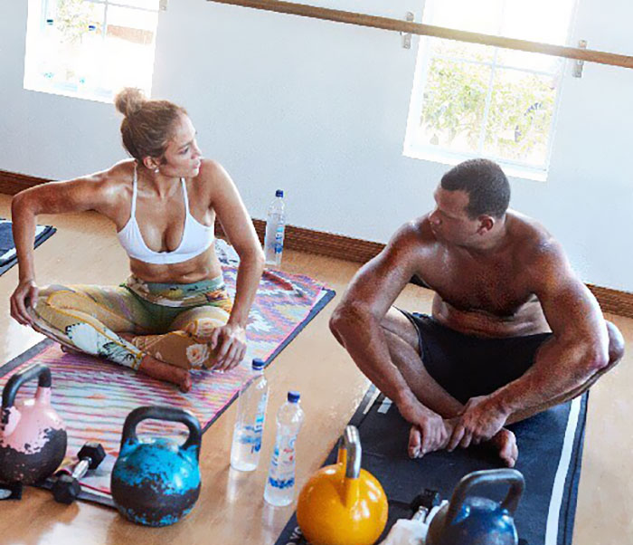 У Дженнифер Лопес такие мощные мускулы, что мы не можем поверить, что ей 49 лет Дженнифер Лопес 49 лет, У Дженнифер Лопес такие мощные мускулы