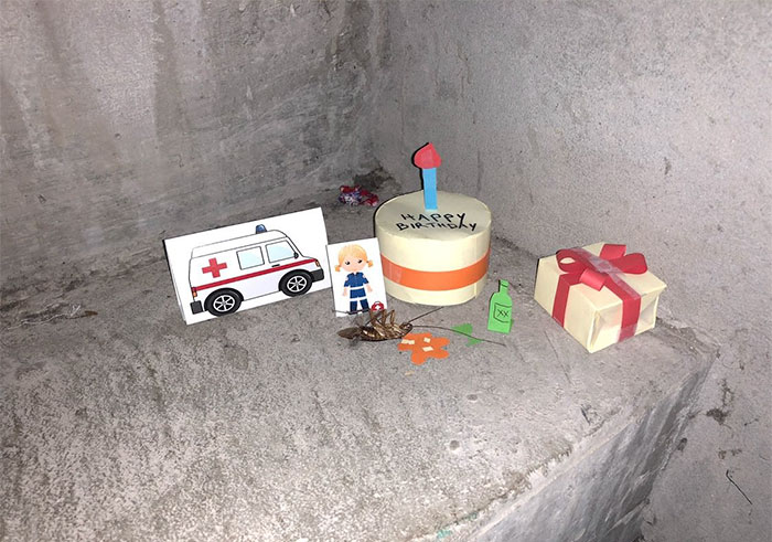 Таракан умер на лестничной клетке офиса, ользователь Imgur с ником TheDisney Dad