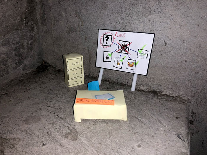 Таракан умер на лестничной клетке офиса, ользователь Imgur с ником TheDisney Dad