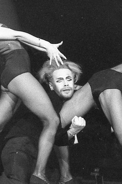 знаменитые мужчины из 90-х чьи наряды вызывают массу вопросов, знаменитые мужчины из 90-х, 