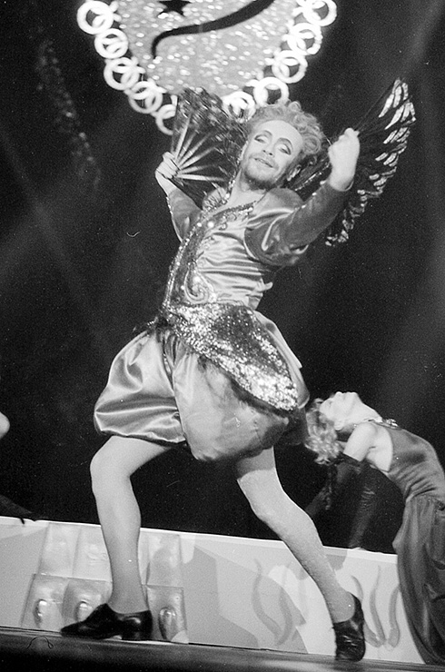 знаменитые мужчины из 90-х чьи наряды вызывают массу вопросов, знаменитые мужчины из 90-х, 