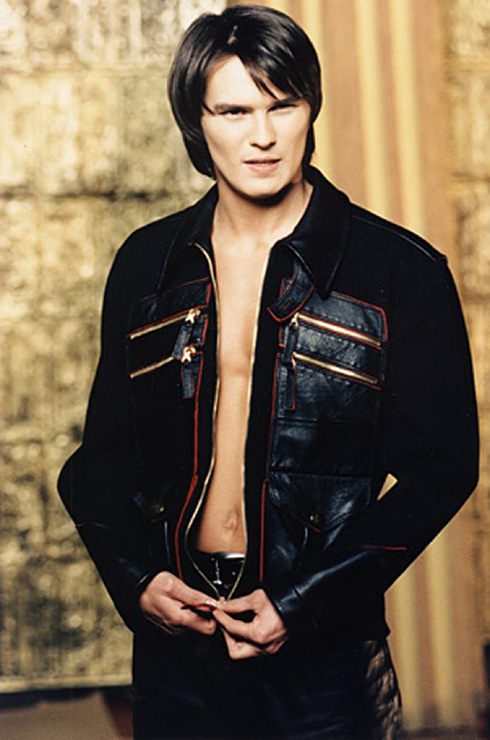 знаменитые мужчины из 90-х чьи наряды вызывают массу вопросов, знаменитые мужчины из 90-х, 