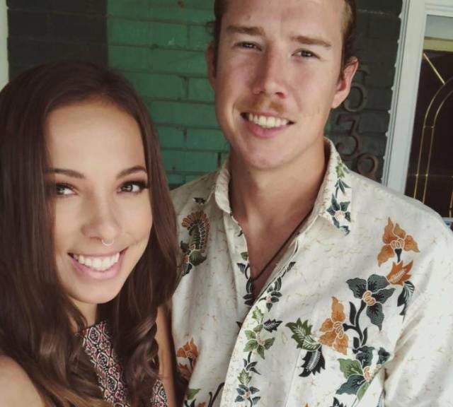 кольца с бриллиантами в коробке с игрой, нашли сюрприз в игре, пара купила настольную игру, купили подержанную настольную игру