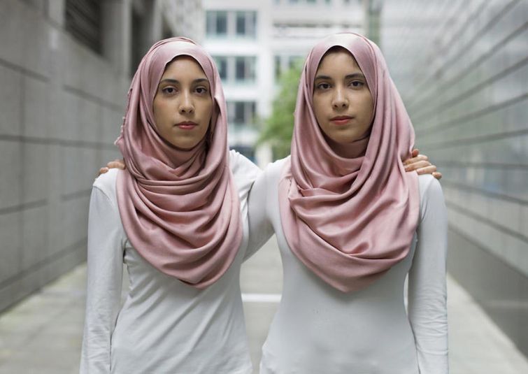 фотографии близнецов, отличия близнецов, идентичные близнецы фото