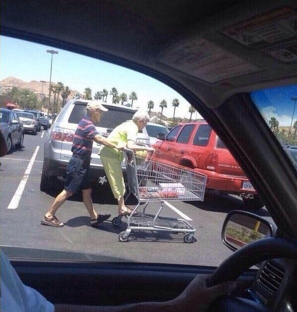 моменты из жизни влюблённых пар, пожилые пары, добрые истории о любви