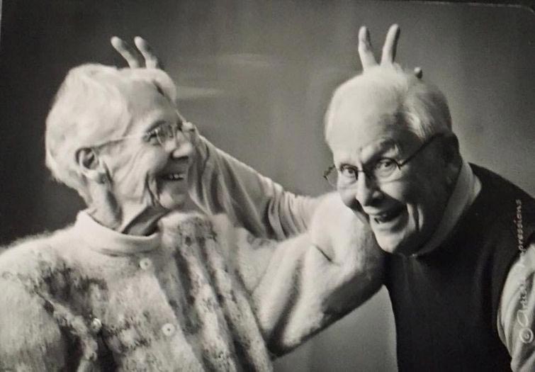 моменты из жизни влюблённых пар, пожилые пары, добрые истории о любви