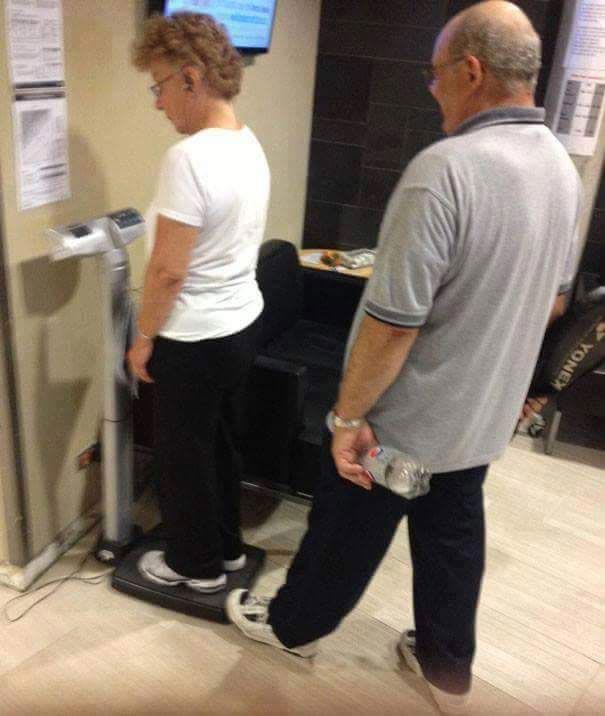 моменты из жизни влюблённых пар, пожилые пары, добрые истории о любви