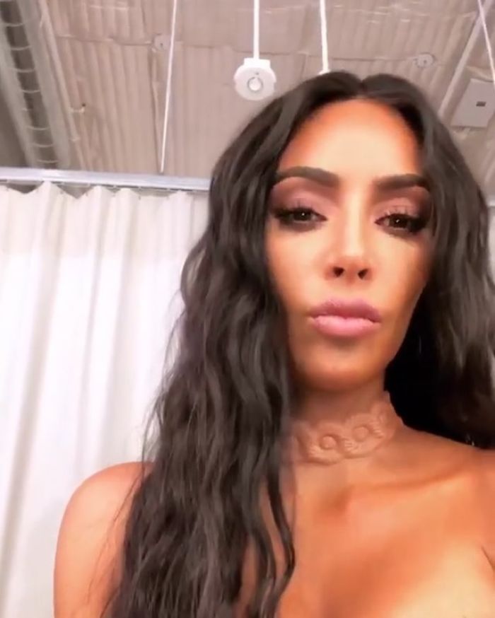 Знаменитости украшают своё тело временными имплантами, A.Human