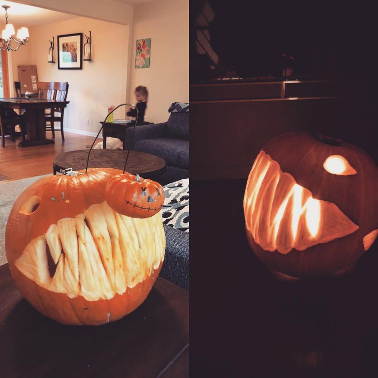 тыква в виде рыбы-удильщика, тыква в виде удильщика, вырезал тыкву в виде удильщика, вырез тыкву на хэллоуин